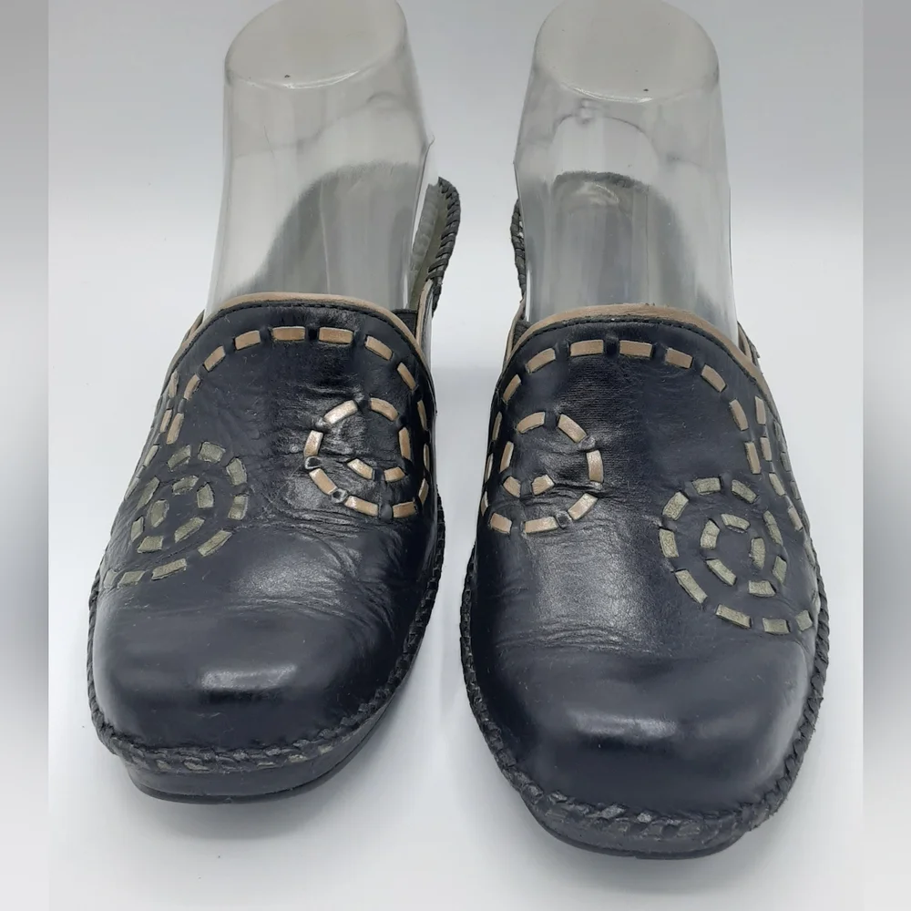 Clarks Artisian Black Leather Wedge Heel Mule Shoe.  Size 8M.